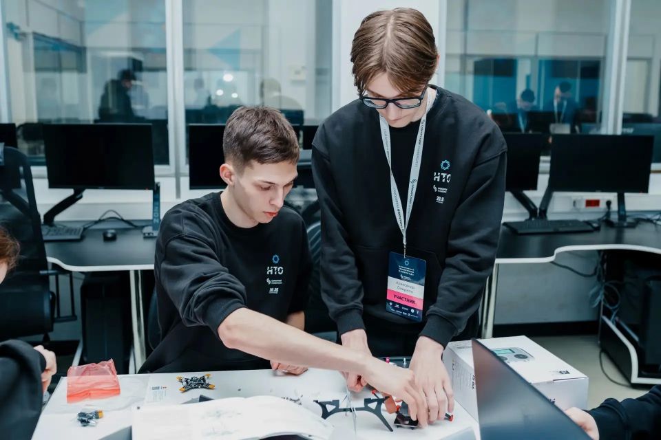 Алексей Текслер: Сегодня свой день рождения отмечает президентская платформа «Россия — страна возможностей» Алексей Текслер: Сегодня свой день рождения отмечает президентская платформа «Россия — страна возможностей»