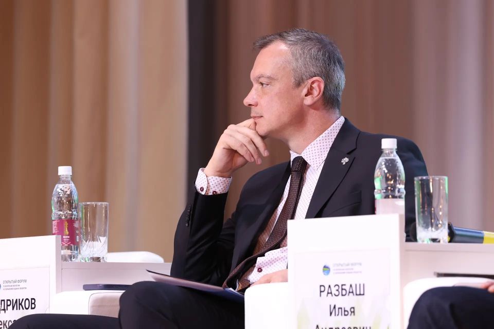 Впервые в рамках форума на выездной площадке около реки Миасс в Челябинске прошло необычное мероприятие, демонстрирующее концепцию «цифра управляет металлом» Впервые в рамках форума на выездной площадке около реки Миасс в Челябинске прошло необычное мероприятие, демонстрирующее концепцию «цифра управляет металлом»