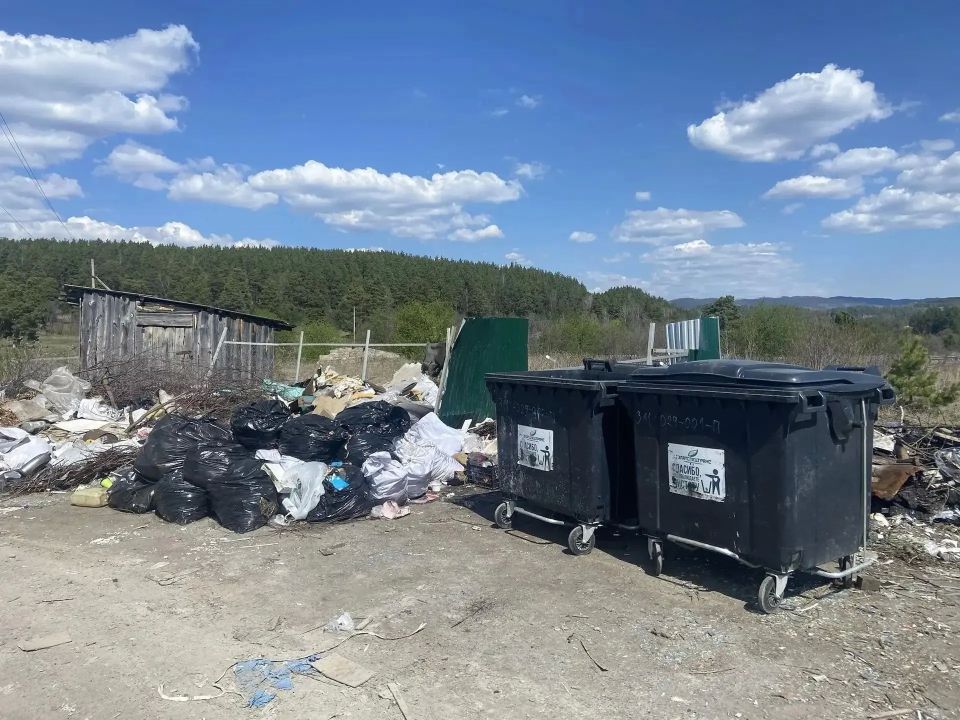 В Катав-Ивановске после вмешательства прокуратуры проведена уборка контейнерной площадки В Катав-Ивановске после вмешательства прокуратуры проведена уборка контейнерной площадки