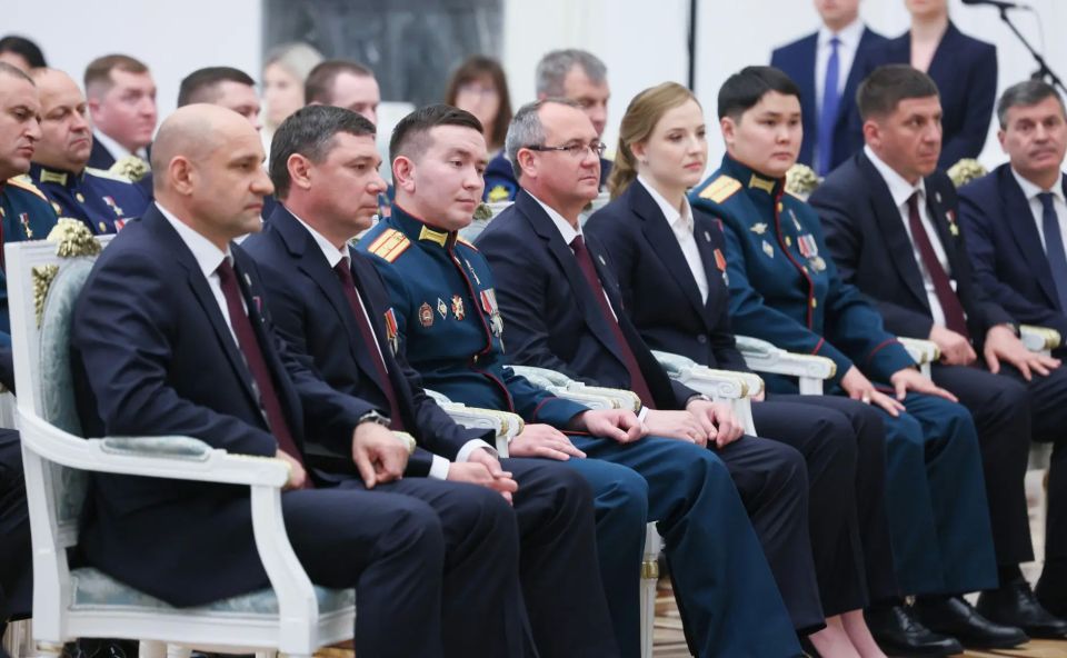 Президент Владимир Путин встретился в Кремле с выпускниками программы «Время героев» Президент Владимир Путин встретился в Кремле с выпускниками программы «Время героев»