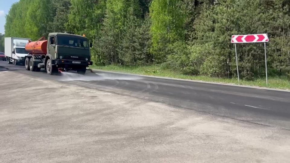 +29°С, горячий асфальт и километры новых покрытий — дорожный сезон на Южном Урале набрал полную скорость