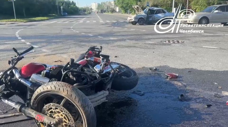 Мотоциклист разбился в ДТП с легковушкой в Челябинске