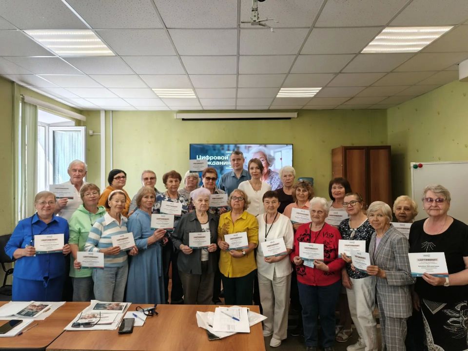 Копейские граждане старше 55 лет получили сертификаты о прохождении бесплатного обучения цифровой грамотности