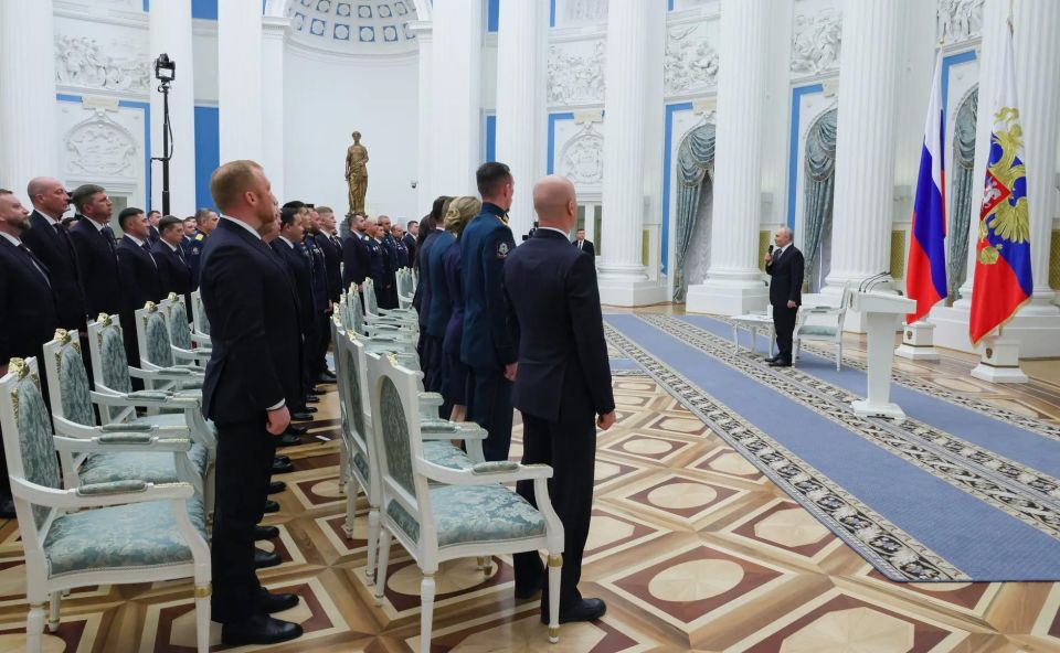 Президент Владимир Путин встретился в Кремле с выпускниками программы «Время героев» Президент Владимир Путин встретился в Кремле с выпускниками программы «Время героев»