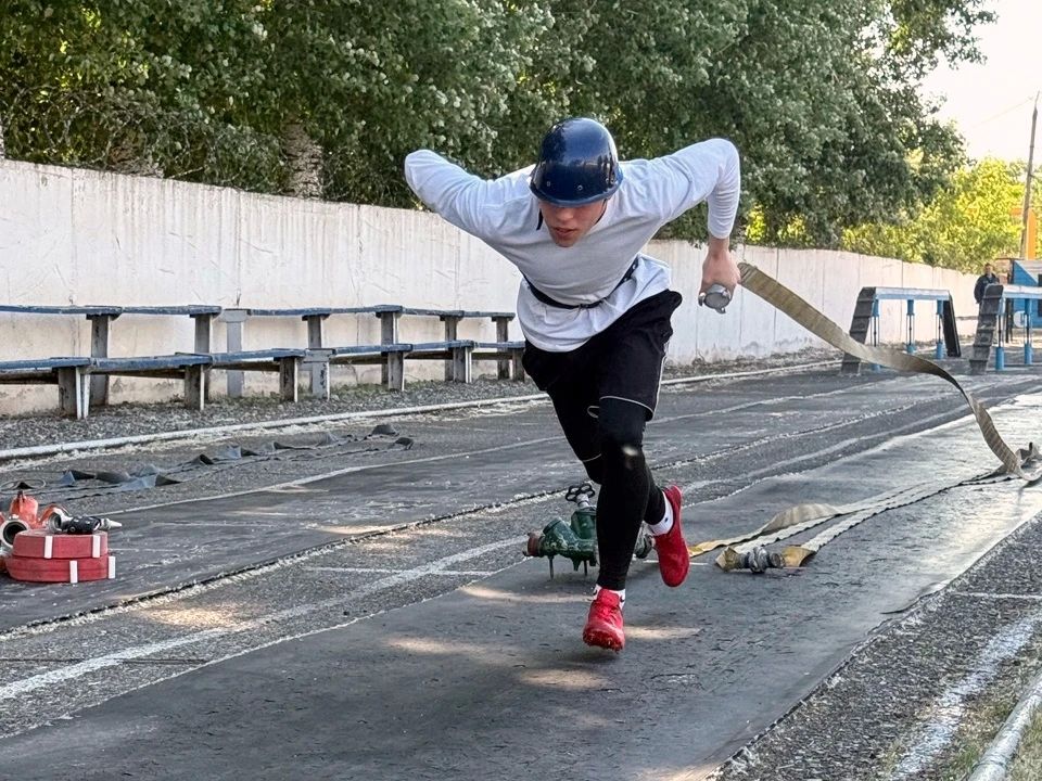 В Троицке прошли соревнования по пожарно-спасательному спорту среди молодежи В Троицке прошли соревнования по пожарно-спасательному спорту среди молодежи