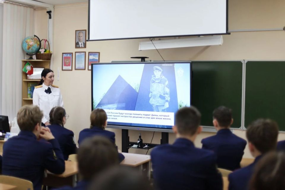 В Челябинской области сотрудники СК России провели урок мужества в память о юном герое Дмитрии Новоселове В Челябинской области сотрудники СК России провели урок мужества в память о юном герое Дмитрии Новоселове
