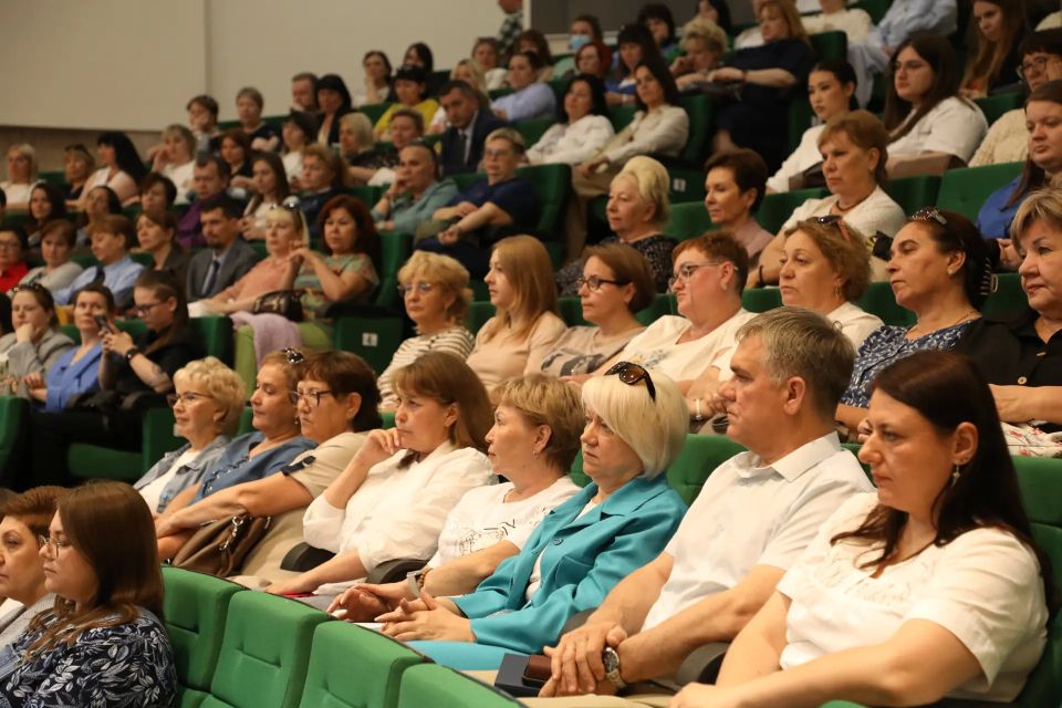 Глава Магнитогорска встретился с представителями сферы здравоохранения Глава Магнитогорска встретился с представителями сферы здравоохранения