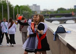 300 кашпо с цветами установили на улицах Челябинска