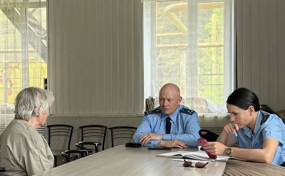 Прокурор Металлургического района г. Челябинска провел выездной прием граждан в поселке Каштак Прокурор Металлургического района г. Челябинска провел выездной прием граждан в поселке Каштак
