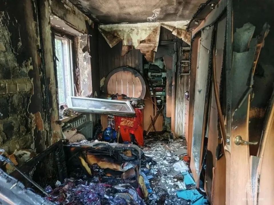 Челябинец спас двух соседок из горящей квартиры Челябинец спас двух соседок из горящей квартиры
