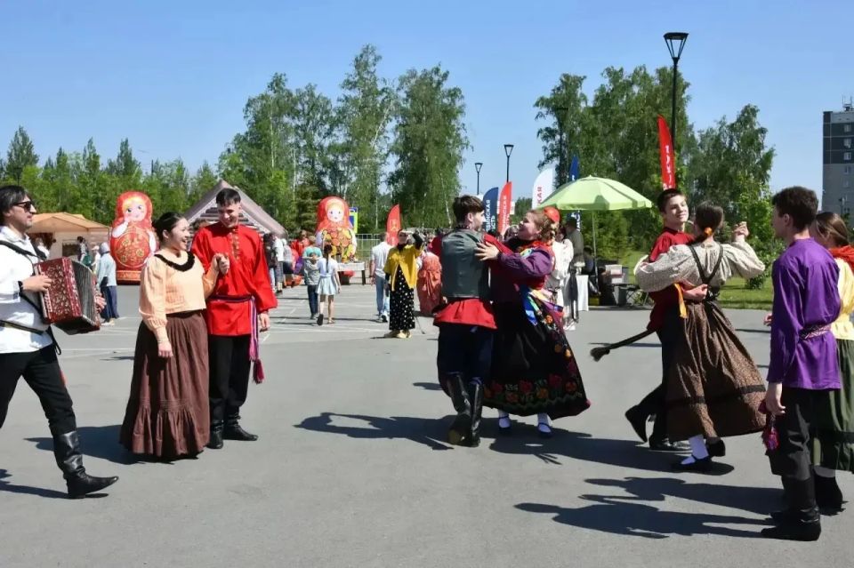 3500 тысячи человек стали гостями Областного праздника «День славянской письменности и культуры» 3500 тысячи человек стали гостями Областного праздника «День славянской письменности и культуры»