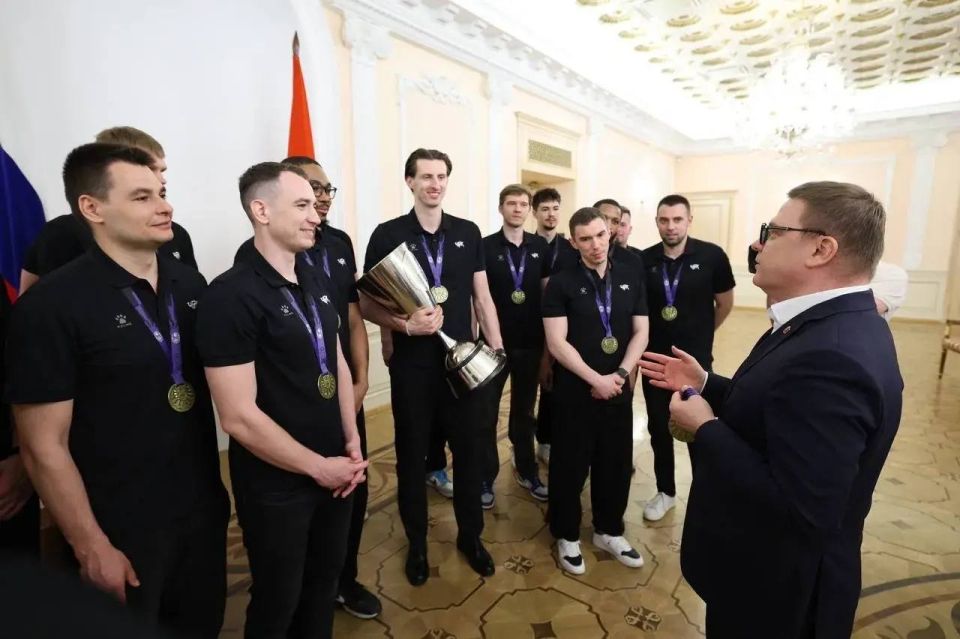 Алексей Текслер поздравил ЧБК с историческим чемпионством в Суперлиге Алексей Текслер поздравил ЧБК с историческим чемпионством в Суперлиге