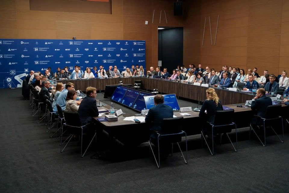 Руководители ФРП Челябинской области приняли участие во II Всероссийском конгрессе региональных фондов развития промышленности и форуме «Интеллектуальные робототехнические системы и комплексы» Руководители ФРП Челябинской области приняли участие во II Всероссийском конгрессе региональных фондов развития промышленности и форуме «Интеллектуальные робототехнические системы и комплексы»