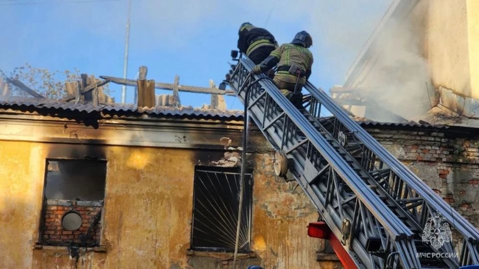 Пожар в Челябинске. Силы прибыли к месту вызова Пожар в Челябинске. Силы прибыли к месту вызова