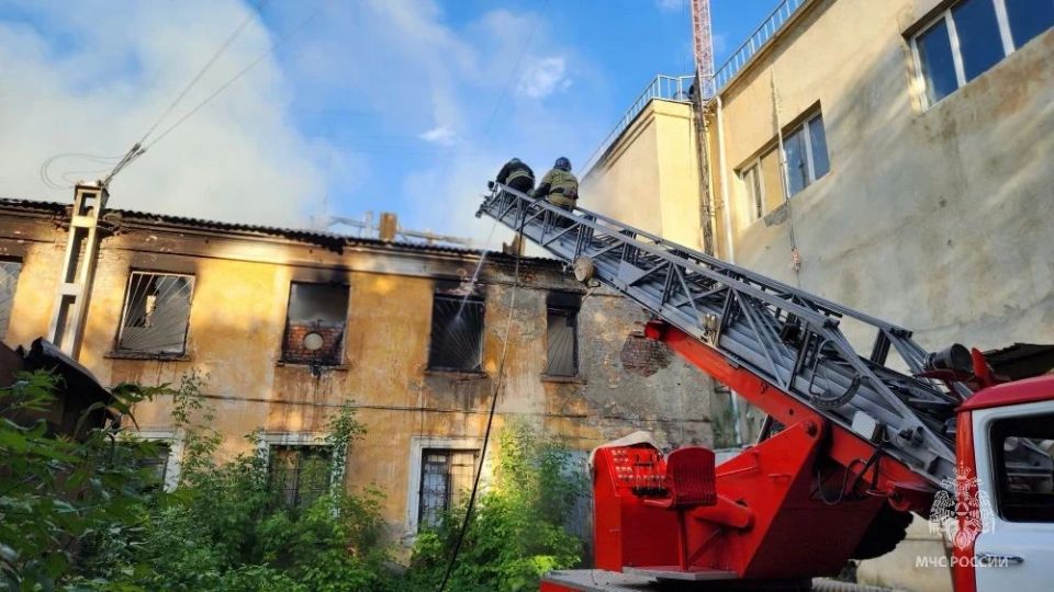 Пожар в Челябинске. Силы прибыли к месту вызова Пожар в Челябинске. Силы прибыли к месту вызова