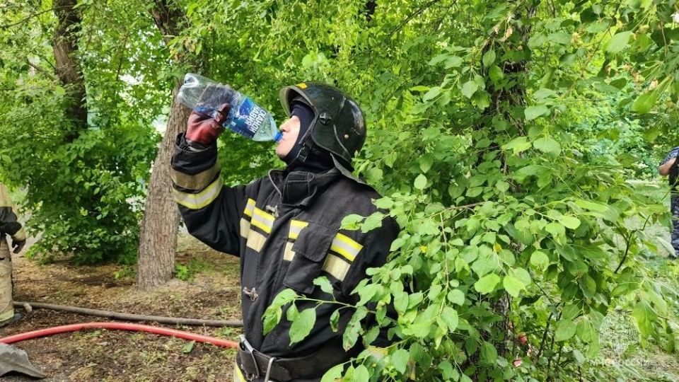 Пожар в Челябинске. Силы прибыли к месту вызова Пожар в Челябинске. Силы прибыли к месту вызова