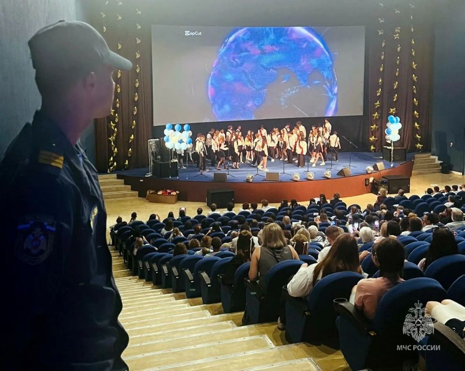 «Последние звонки» прошли под контролем МЧС России «Последние звонки» прошли под контролем МЧС России
