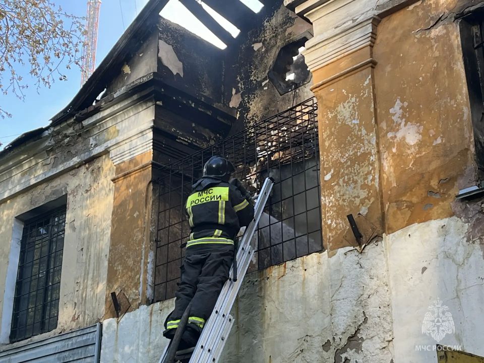 Пожар в Челябинске. Силы прибыли к месту вызова Пожар в Челябинске. Силы прибыли к месту вызова