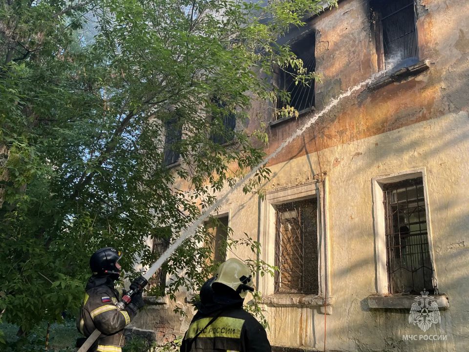 Пожар в Челябинске. Силы прибыли к месту вызова Пожар в Челябинске. Силы прибыли к месту вызова