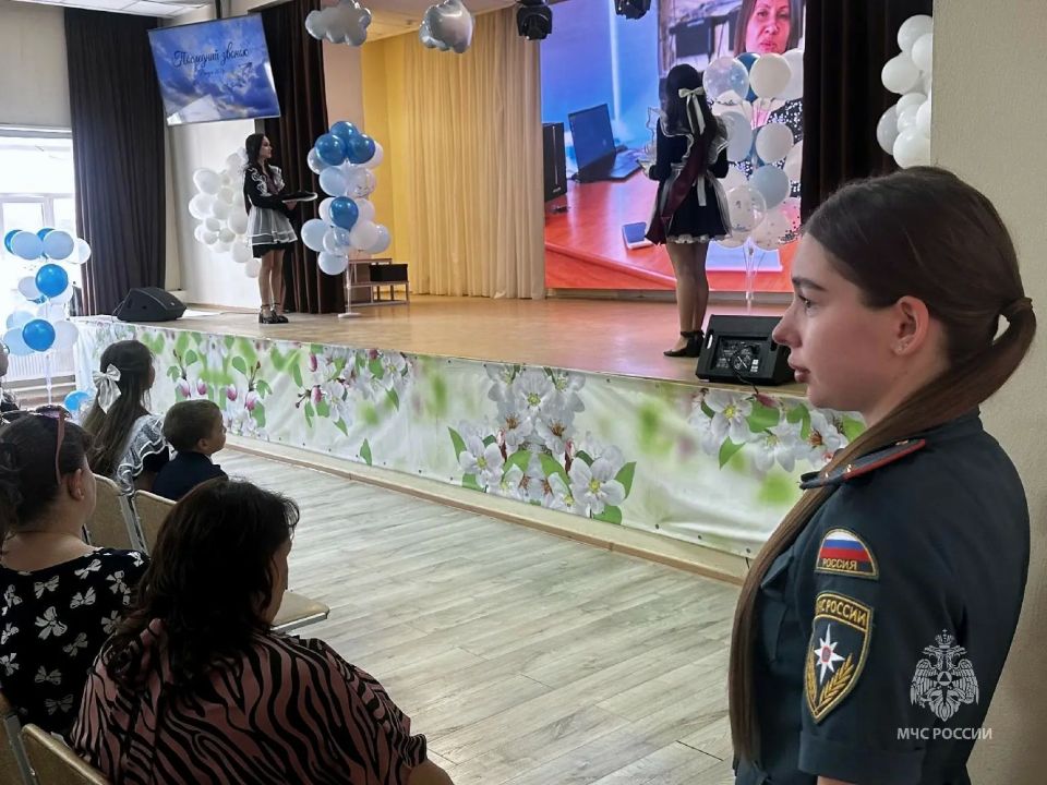 «Последние звонки» прошли под контролем МЧС России «Последние звонки» прошли под контролем МЧС России