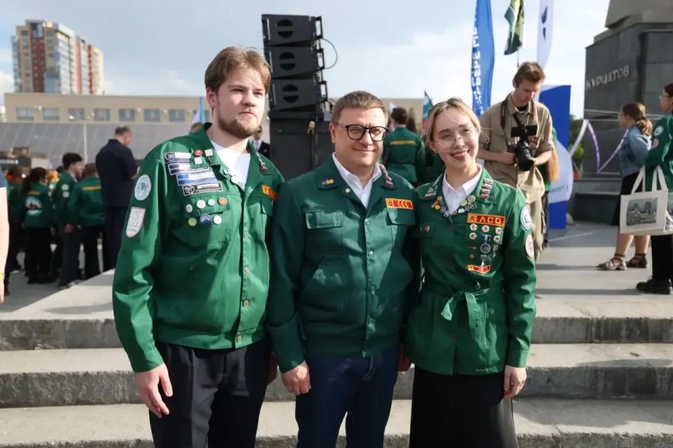 Алексей Текслер дал старт третьему трудовому семестру студенческих отрядов Челябинской области Алексей Текслер дал старт третьему трудовому семестру студенческих отрядов Челябинской области
