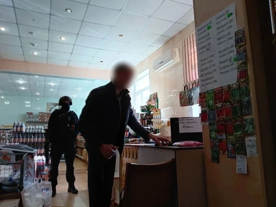 В Карталах полицейские пресекли реализацию немаркированного табака через продуктовый магазин В Карталах полицейские пресекли реализацию немаркированного табака через продуктовый магазин
