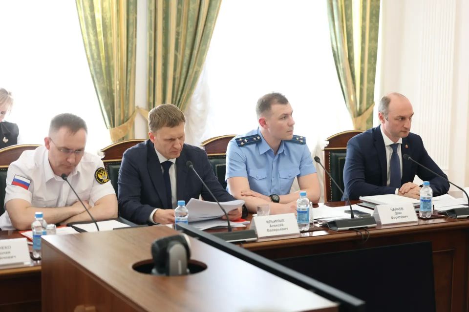 Алексей Текслер провел заседание комиссии по координации работы по противодействию коррупции Алексей Текслер провел заседание комиссии по координации работы по противодействию коррупции