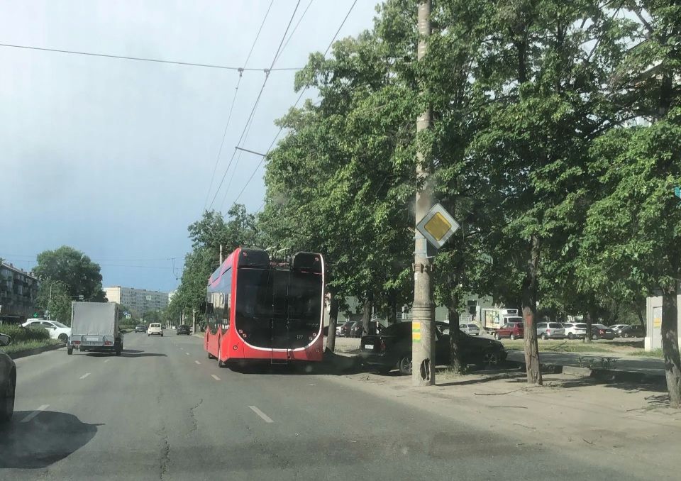 На Гагарина оборвало троллейбусные линии