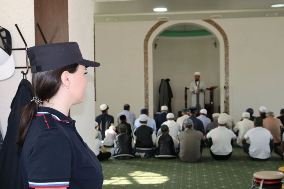 Полицейские Челябинской области обеспечили правопорядок при проведении религиозного праздника Курбан-Байрам Полицейские Челябинской области обеспечили правопорядок при проведении религиозного праздника Курбан-Байрам