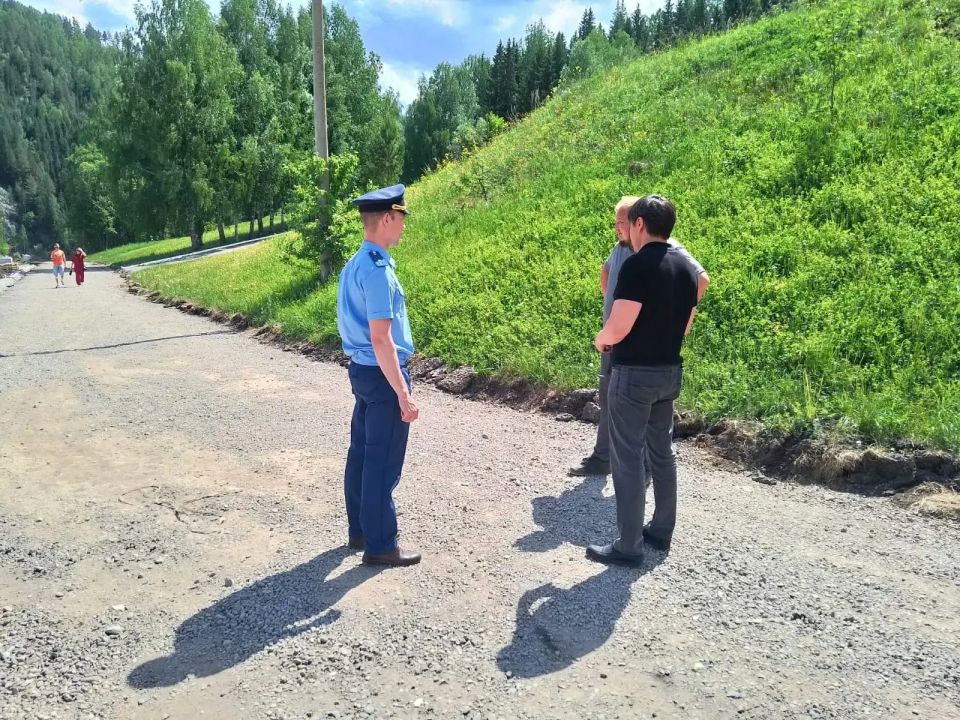 Ашинская городская прокуратура контролирует проведение работ по благоустройству общественной территории в г. Сим Ашинская городская прокуратура контролирует проведение работ по благоустройству общественной территории в г. Сим