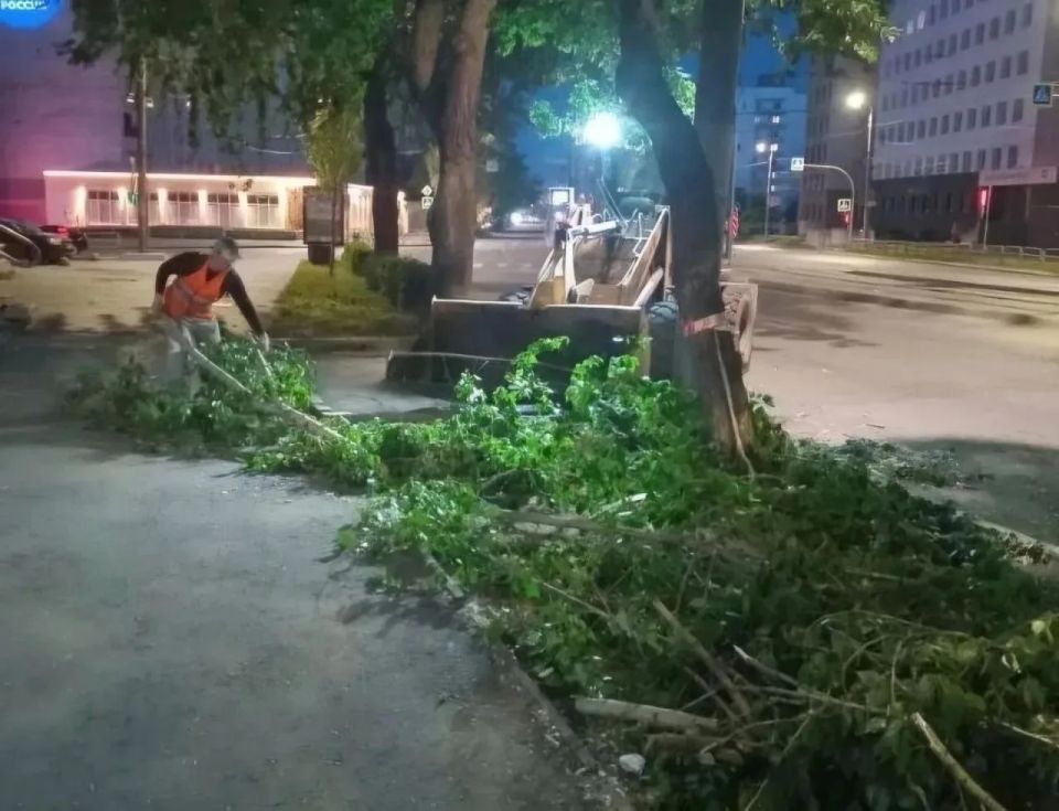 Пять домов остаются без света после урагана в Челябинске