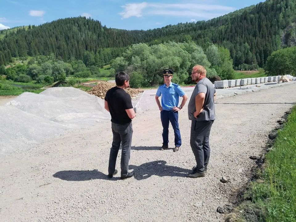 Ашинская городская прокуратура контролирует проведение работ по благоустройству общественной территории в г. Сим Ашинская городская прокуратура контролирует проведение работ по благоустройству общественной территории в г. Сим
