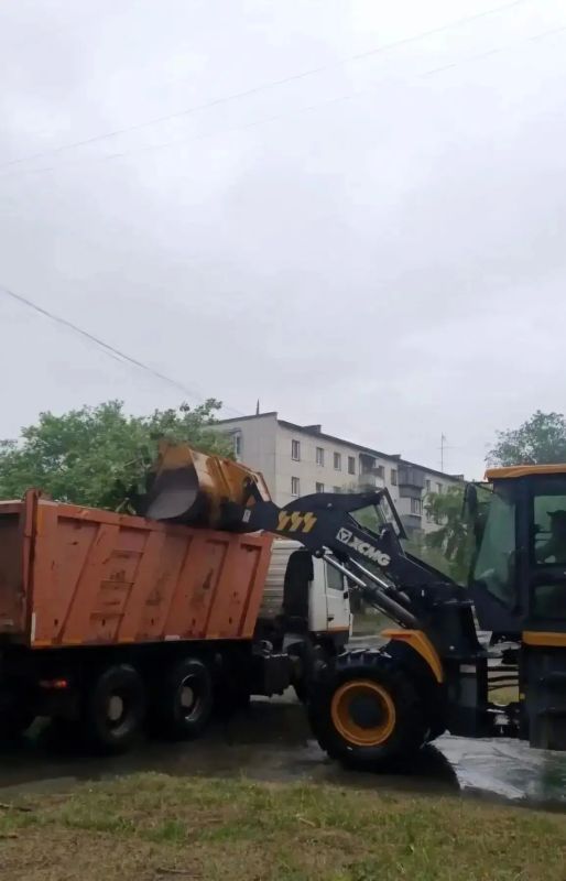 Пять домов остаются без света после урагана в Челябинске Пять домов остаются без света после урагана в Челябинске