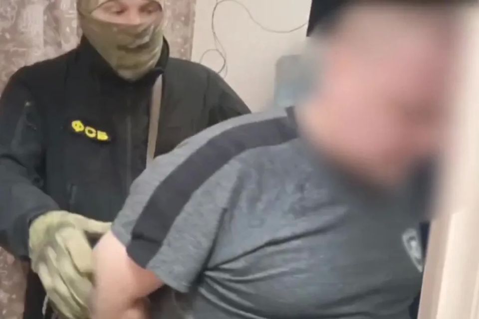Суд признал бывшего начальника отделения ГАИ Челябинска по соблюдению нормативно-правовых актов в области безопасности при перевозке грузов Антона Вяткина виновным в получении взяток