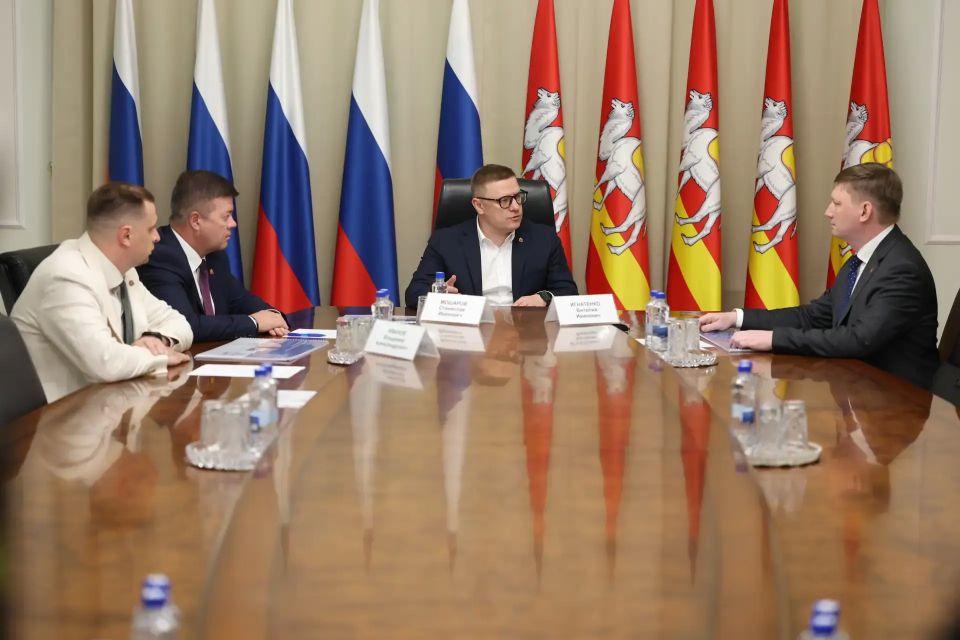 Алексей Текслер провел встречу с исполняющим обязанности ректора УралГУФК Виталием Игнатенко