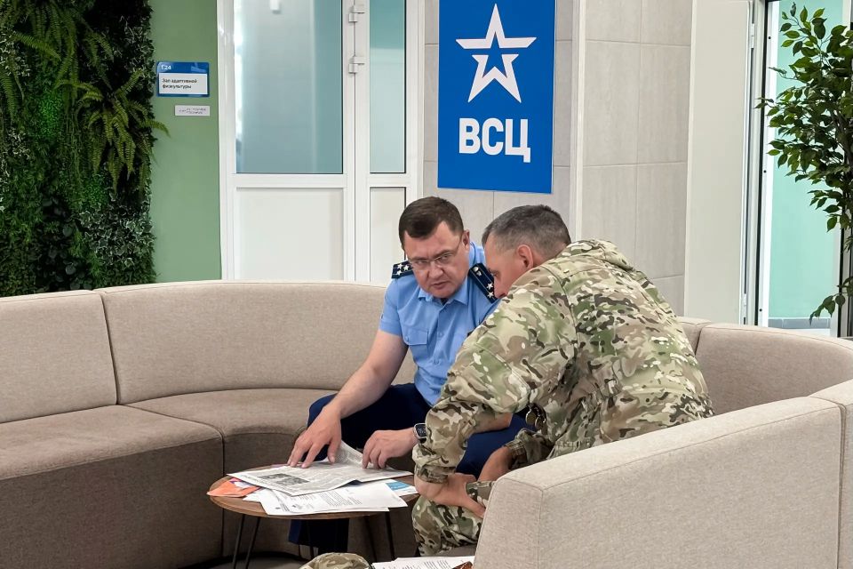Заместитель прокурора Челябинской области Виталий Новиков провёл приём участников СВО и членов их семей в фонде «Защитники Отечества»