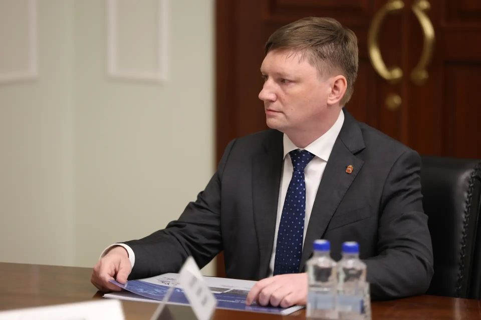 Алексей Текслер провел встречу с исполняющим обязанности ректора УралГУФК Виталием Игнатенко Алексей Текслер провел встречу с исполняющим обязанности ректора УралГУФК Виталием Игнатенко