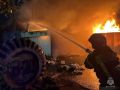 Ночной пожар: огонь уничтожил пять торговых павильонов и шиномонтажную мастерскую в Челябинске