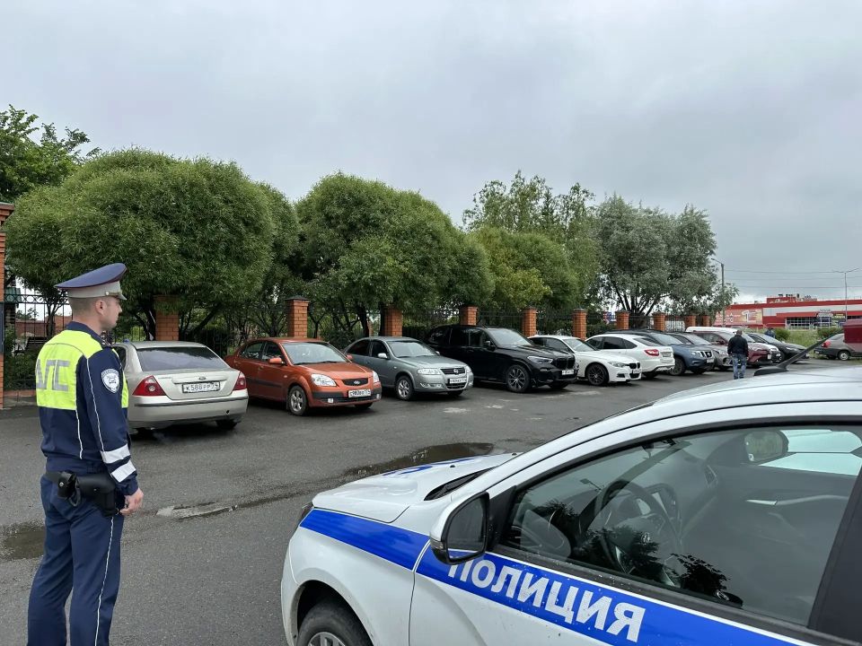 Полицейские Южного Урала обеспечили охрану общественного порядка в период празднования Святой Троицы Полицейские Южного Урала обеспечили охрану общественного порядка в период празднования Святой Троицы