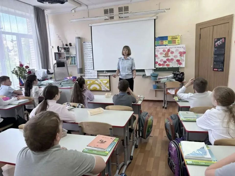 Полицейские Южного Урала провели масштабную профилактическую работу с детьми и молодёжью в преддверии летних каникул Полицейские Южного Урала провели масштабную профилактическую работу с детьми и молодёжью в преддверии летних каникул