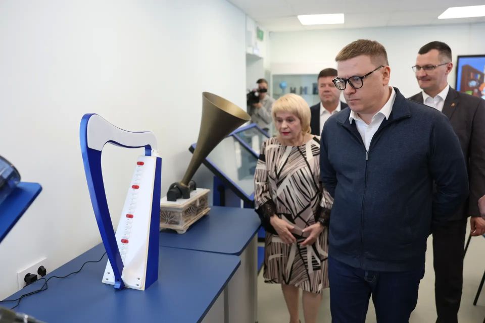 Алексей Текслер осмотрел обновленный астрокомплекс имени Е.Г. Пономарева Алексей Текслер осмотрел обновленный астрокомплекс имени Е.Г. Пономарева