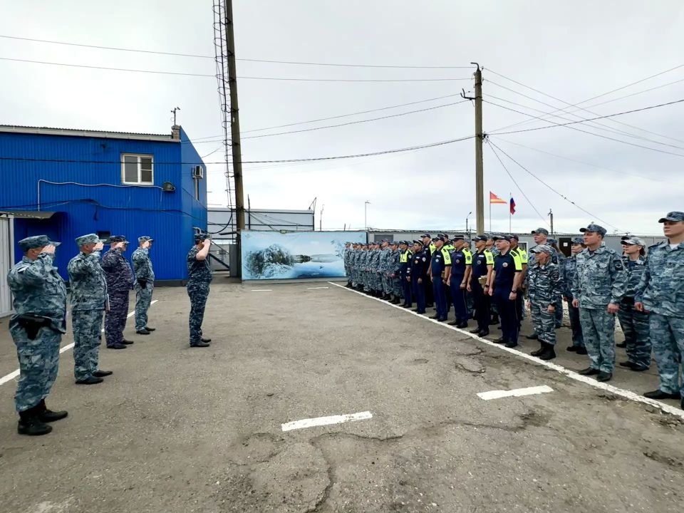 Представители областного полицейского главка оценили службу южноуральских полицейских на КПП «Затеречный» Представители областного полицейского главка оценили службу южноуральских полицейских на КПП «Затеречный»