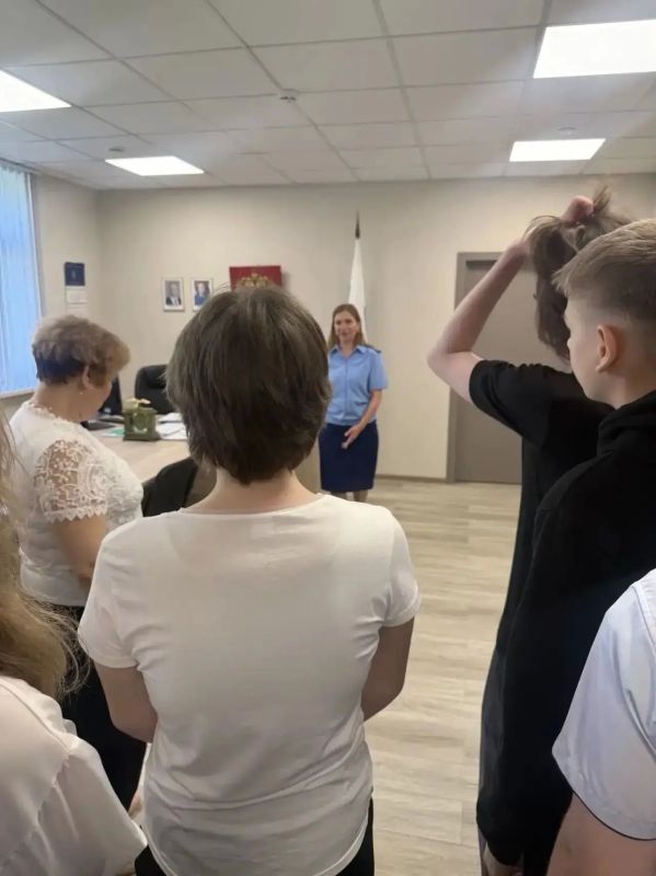 В прокуратуре Калининского района г. Челябинска состоялась экскурсия для школьников В прокуратуре Калининского района г. Челябинска состоялась экскурсия для школьников