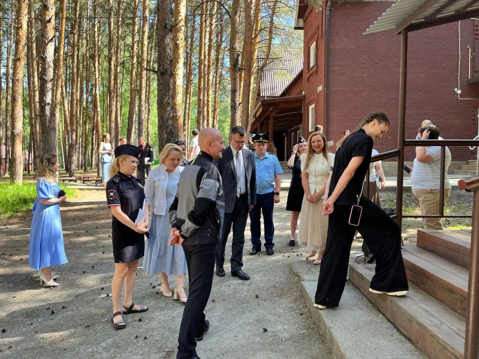 Прокурор Сосновского района принял участие в проверке готовности к работе летнего детского лагеря Прокурор Сосновского района принял участие в проверке готовности к работе летнего детского лагеря