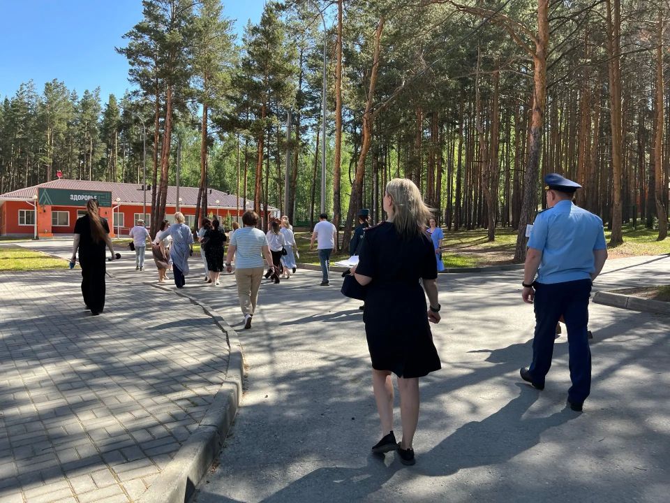 Прокурор Сосновского района принял участие в проверке готовности к работе летнего детского лагеря Прокурор Сосновского района принял участие в проверке готовности к работе летнего детского лагеря