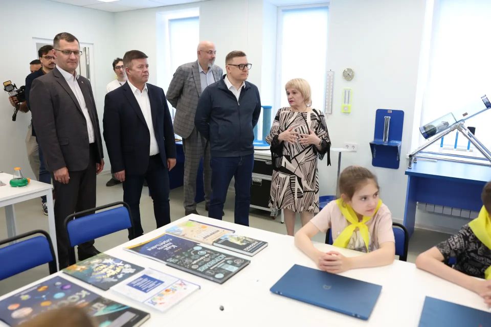 Алексей Текслер осмотрел обновленный астрокомплекс имени Е.Г. Пономарева Алексей Текслер осмотрел обновленный астрокомплекс имени Е.Г. Пономарева