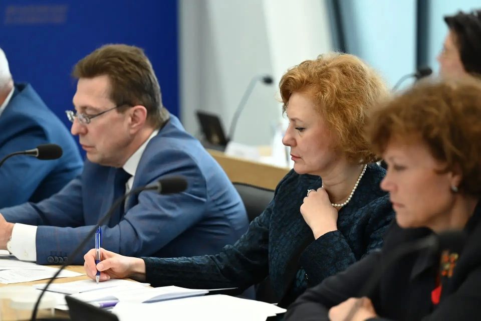 Алексей Текслер провел заседание Комиссии Госсовета РФ по направлению «Экономика и финансы» Алексей Текслер провел заседание Комиссии Госсовета РФ по направлению «Экономика и финансы»