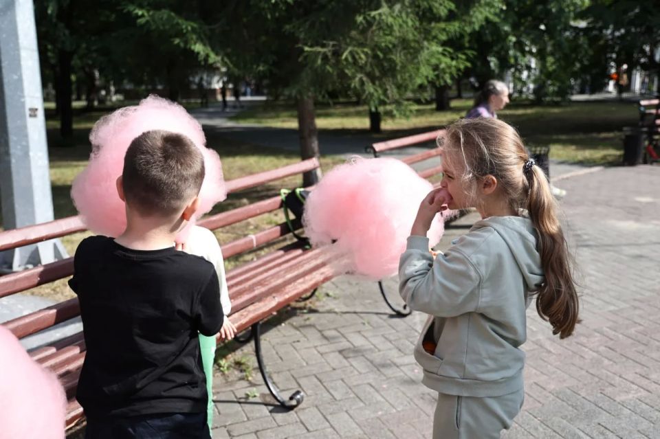Парк Челябинска затопило пеной в День защиты детей Парк Челябинска затопило пеной в День защиты детей