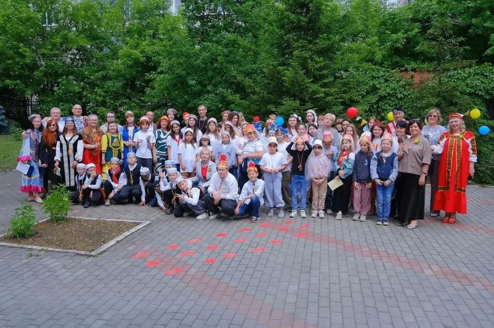 В Челябинском областном центре «Семья» состоялся фестиваль, посвященный Международному дню защиты детей и Году единства народов России В Челябинском областном центре «Семья» состоялся фестиваль, посвященный Международному дню защиты детей и Году единства народов России