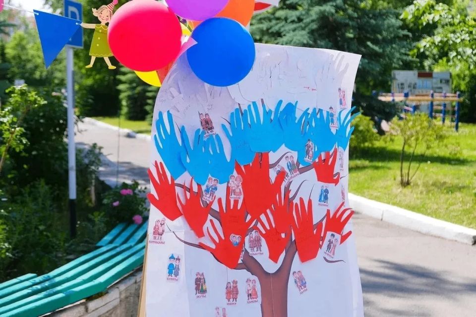 В Челябинском областном центре «Семья» состоялся фестиваль, посвященный Международному дню защиты детей и Году единства народов России